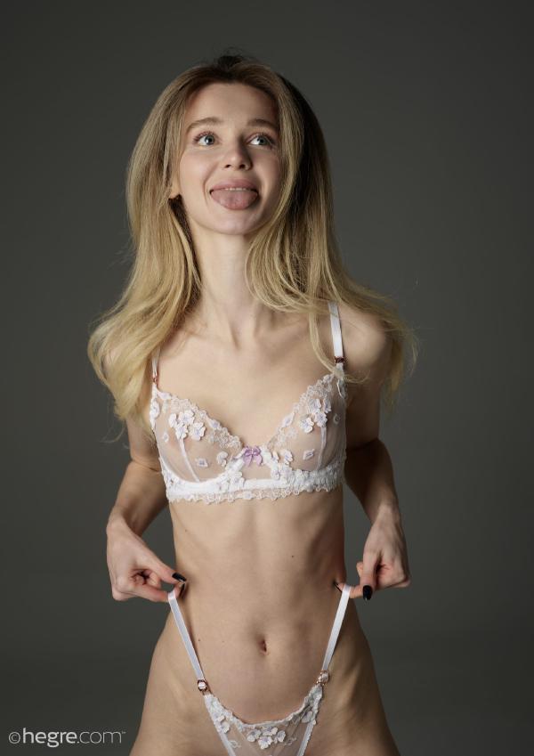 Biała bielizna marki Annalina #2