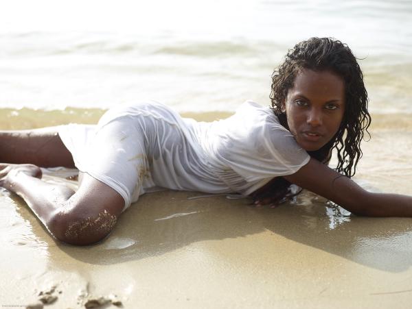 Valerie beyazlar içinde ıslak #22